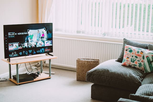 Cari Tahu Keuntungan Memakai Smart TV