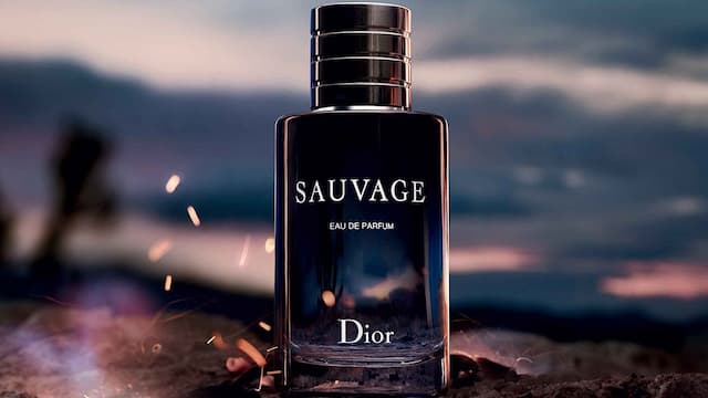 Cek harga Dior Sauvage, parfum pria dengan wangi maskulin