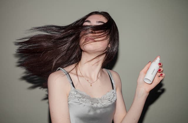 7 Cara Cerdas Mengatasi Kulit Kepala Kering