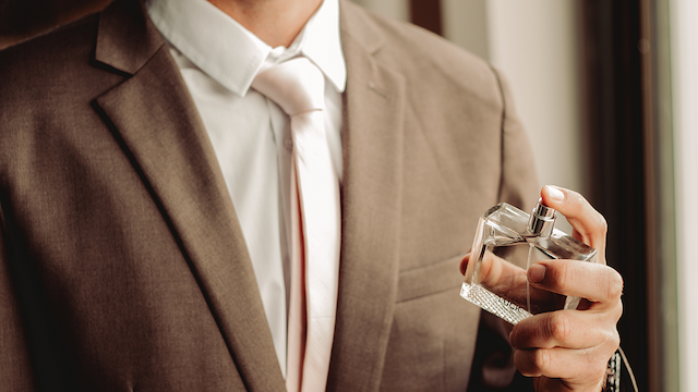 20 parfum pria yang disukai wanita 2022