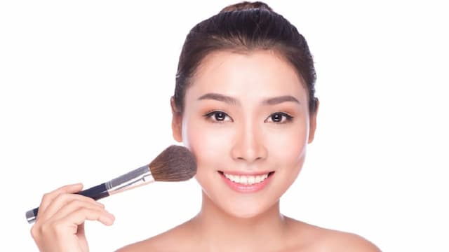 5 Kesalahan Makeup Yang Perlu Kamu Hindari