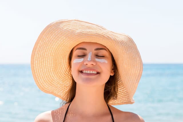 10 rekomendasi sunscreen untuk kulit berminyak & berjerawat