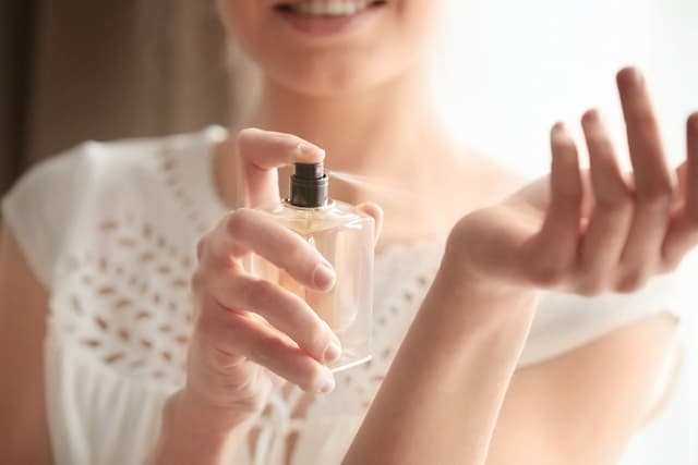 10 parfum Thailand paling wangi buat pria dan wanita