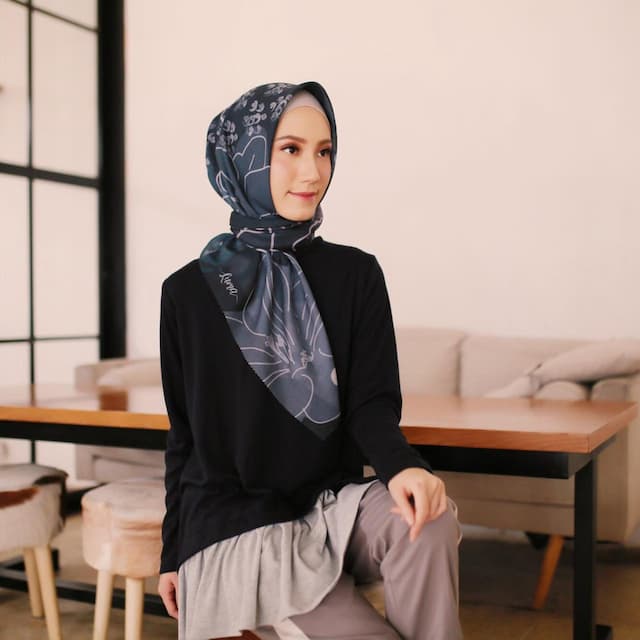 12 rekomendasi warna hijab untuk dipadu baju warna hitam